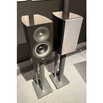 Beg. Revel Concerta2 M16 (Svart) med stativ