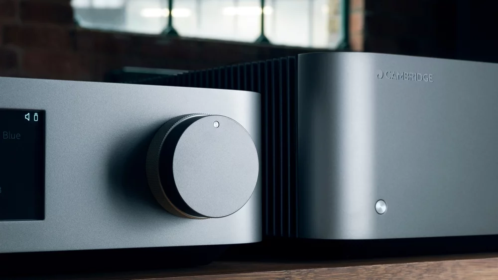 Edge W Power Amplifier and Edge NQ Network Player close-up