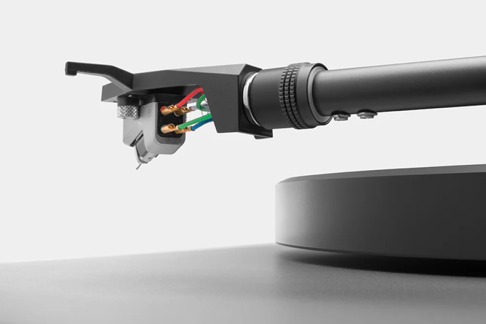 close-up of alva mc cartridge side rear view