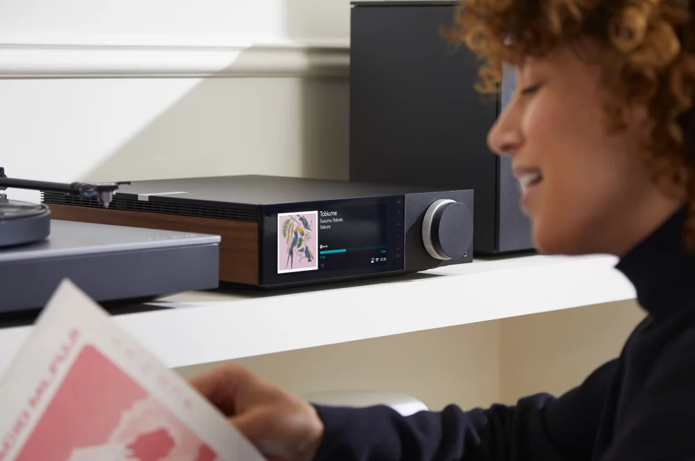 Model adds a vinyl record to Alva