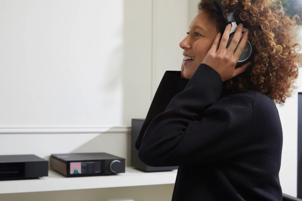 Model listens to Evo via headphones