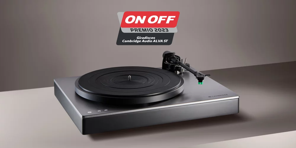 Image of the ALVA ST Turntable from Cambridge Audio with the ON OFF award for the best turntable 2022 badge